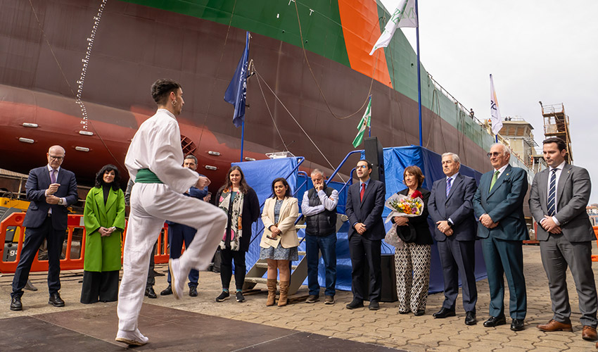 Los asistentes al acto, entre ellos representantes de Mureloil y Astilleros de Murueta...