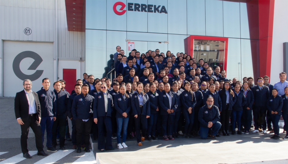 El equipo humano de Erreka M�xico al completo durante la celebraci�n del evento por el 25 aniversario