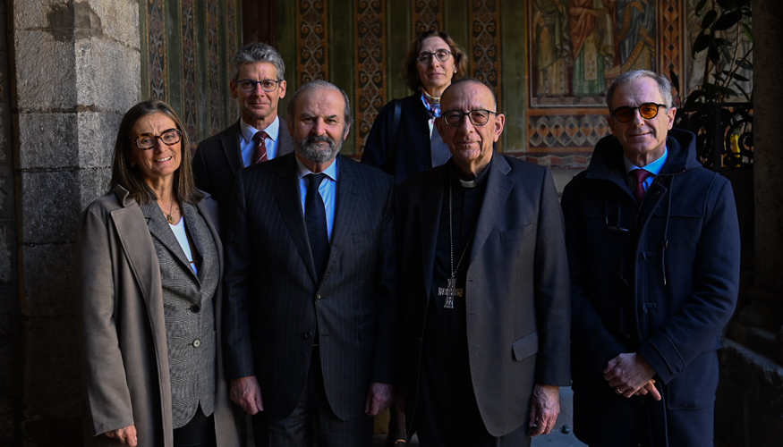 Segunda fila de izquieda de derecha: Enric Brazis, director de Endesa en Catalu�a e Isabel Buensa, miembro del patronato de la Fundaci�n Endesa...