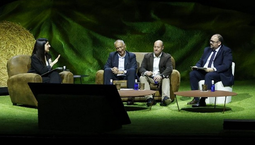 Manuel Pimentel, exministro de Trabajo y Asuntos Sociales del Gobierno de Espa�a, habl� de la guerra por la prote�na animal...