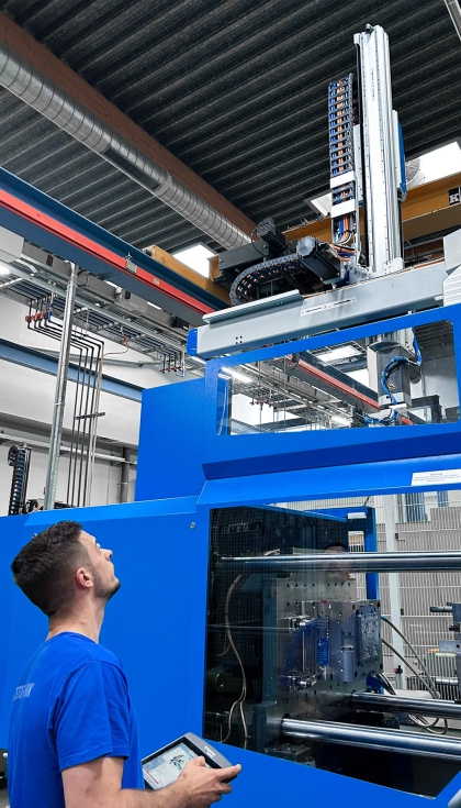 El robot SAM-C est� completamente integrado y perfectamente adaptado a la m�quina totalmente el�ctrica