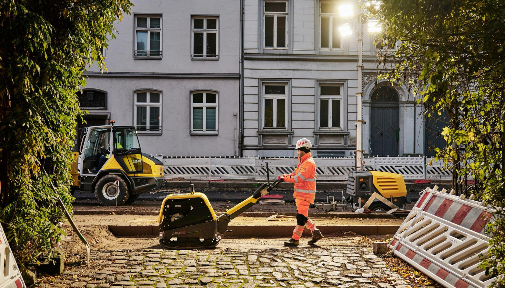 A lo largo de la Elbchaussee de Hamburgo, STRABAG est� llevando a cabo una renovaci�n integral de las tuber�as de agua potable...
