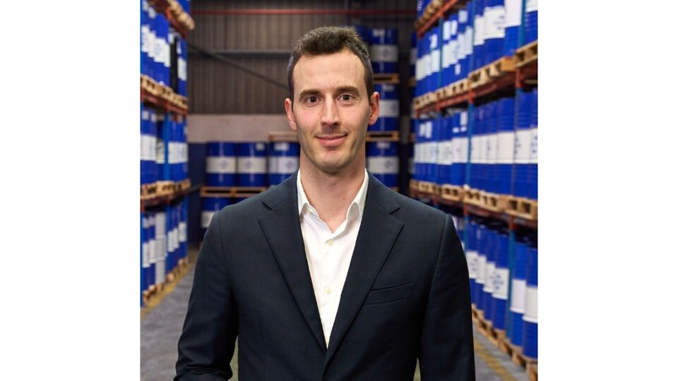 Daniel Angelino convida os visitantes a conhecer, de forma interativa, as mais recentes novidades da Fuchs