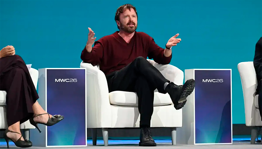 El actor Aaron Paul particip� en una conversaci�n con Kaiwei Tang, CEO y cofundador de Light...