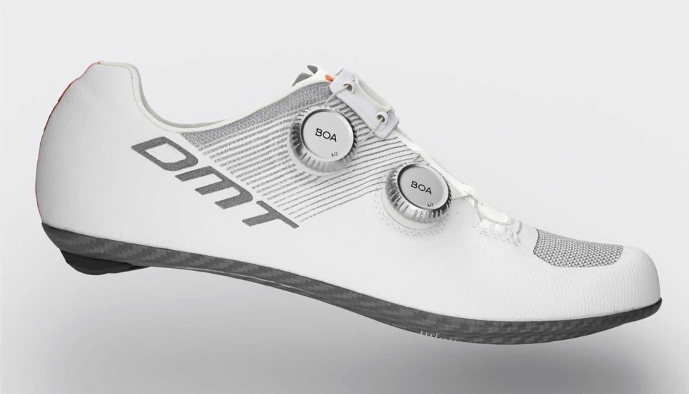 Nueva DMT KR0 EVO SUPERLIGHT, dise�ada para competici�n en carretera, MTB y Gravel