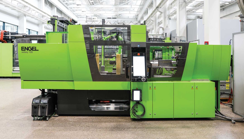 C�lula de moldeo por inyecci�n con Engel victory y robot de seis ejes easix...