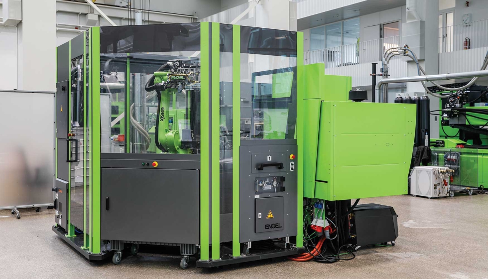 C�lula de moldeo por inyecci�n con Engel victory y robot de seis ejes easix...