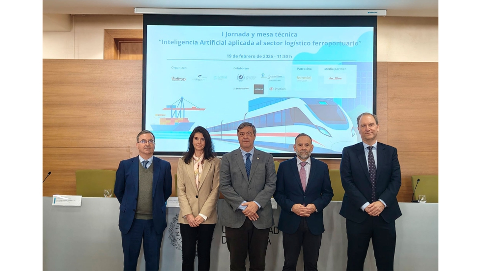 Javier Artola, Jefe departamento de Explotaci�n Autoridad Portuaria; Marta Montero, Directora General Railway Innovation Hub; Juan Teodomiro L�pez...