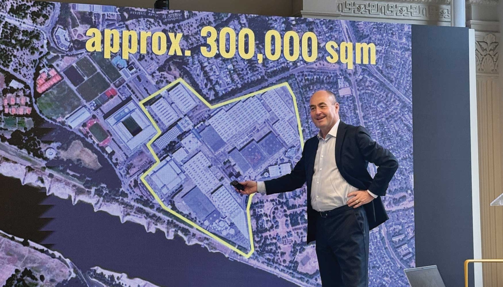 Bernd Jablonowski, de Messe D�sseldorf, muestra c�mo Interpack reunir� en D�sseldorf a m�s de 2.800 expositores en cerca de 300...