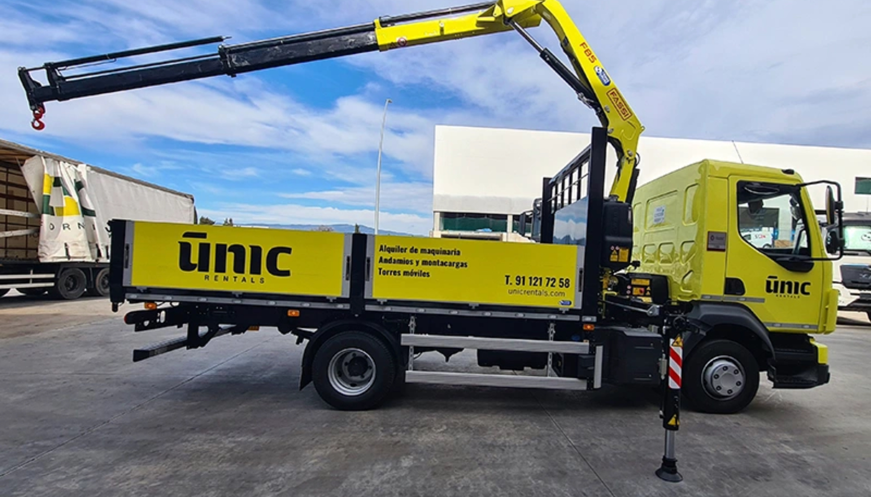 Gr�a Fassi F85B m�s carrocer�a entregadas a Unic Rentals