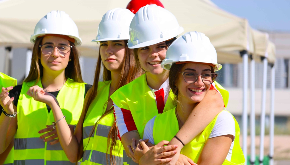 Alumnas de Formaci�n Profesional de los estudios en Construcci�n impartidos por la FLC