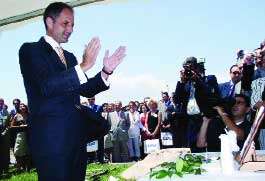 Francisco Camps en la ceremonia japonesa de colocacin de la primera piedra del futuro centro de I+D