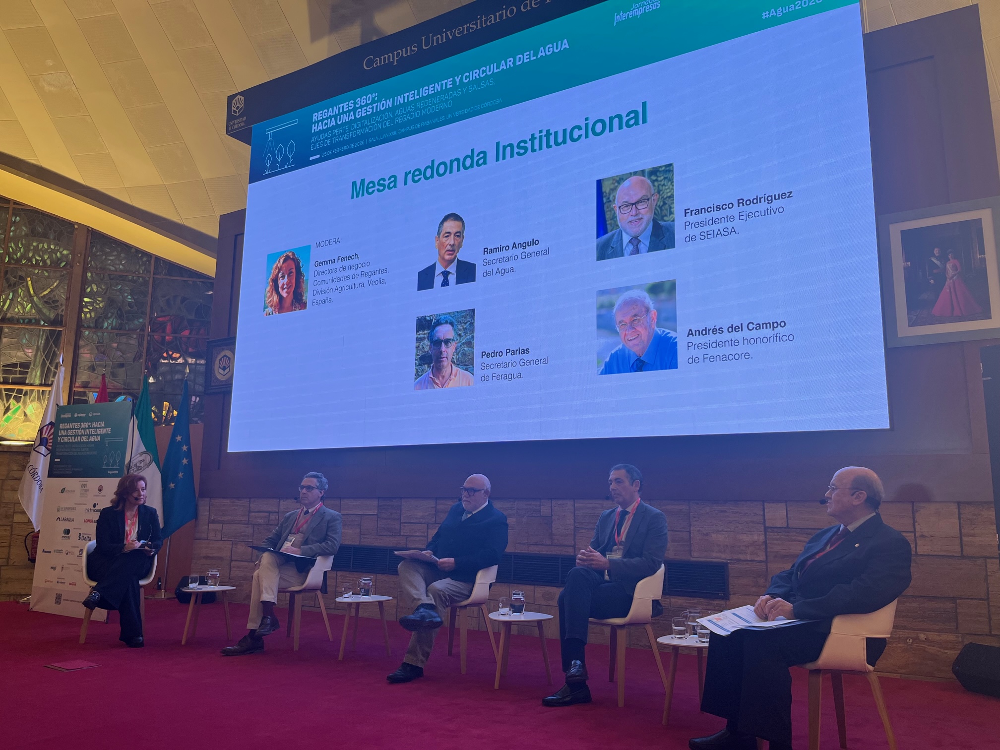 La mesa institucional de 'Regantes 360' estuvo moderada por Gemma Fenech...
