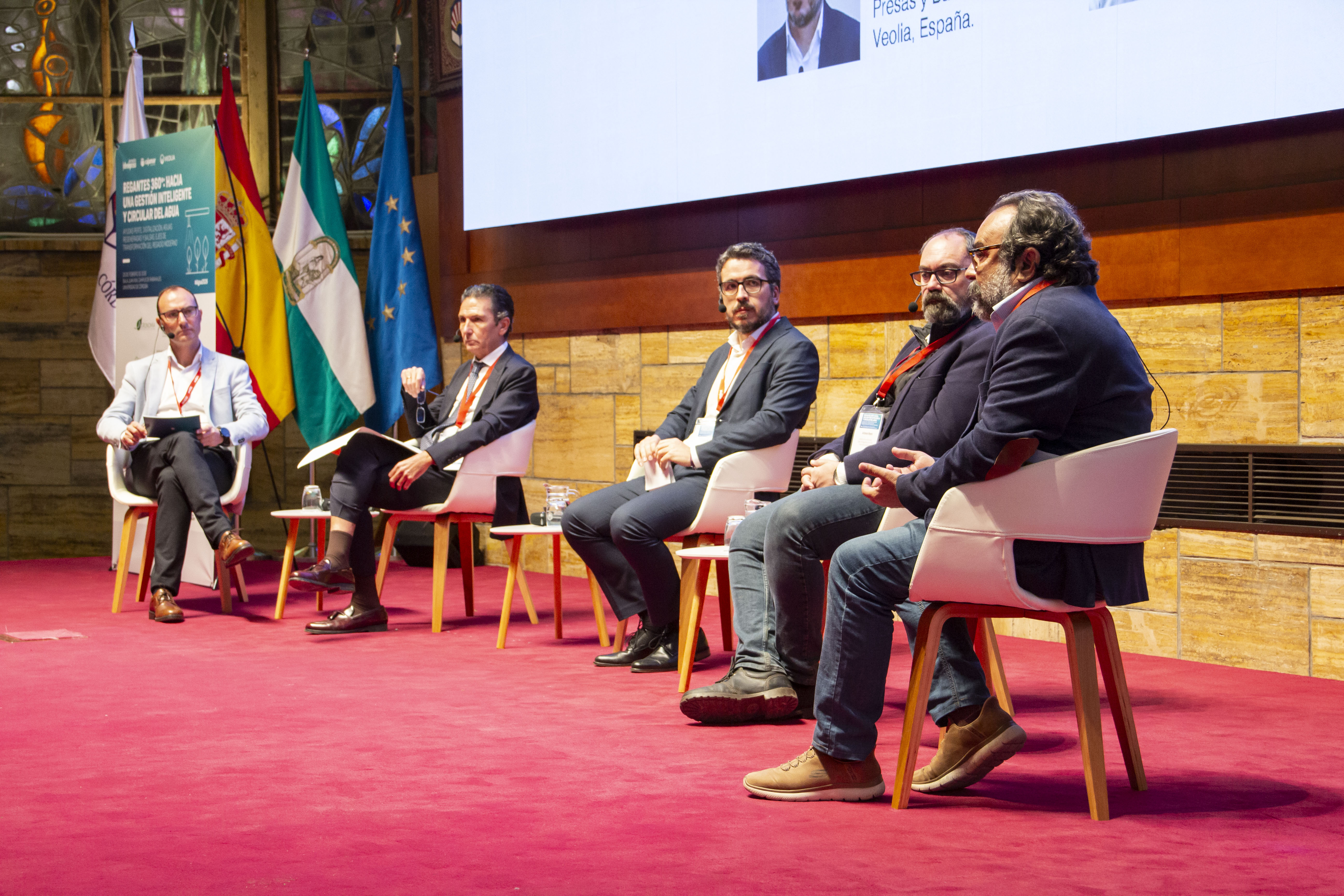 Ram�n Gil moder� la mesa redonda dedicada a analizar la situaci�n de las balsas y su normativa en la que tomaron parte Jos� Mar�a Gonz�lez...
