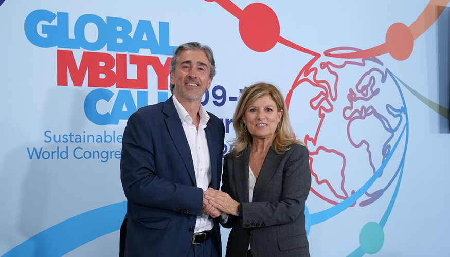 El director de Global Mobility Call, David Moneo, y la presidenta de Faconauto, Marta Bl�zquez