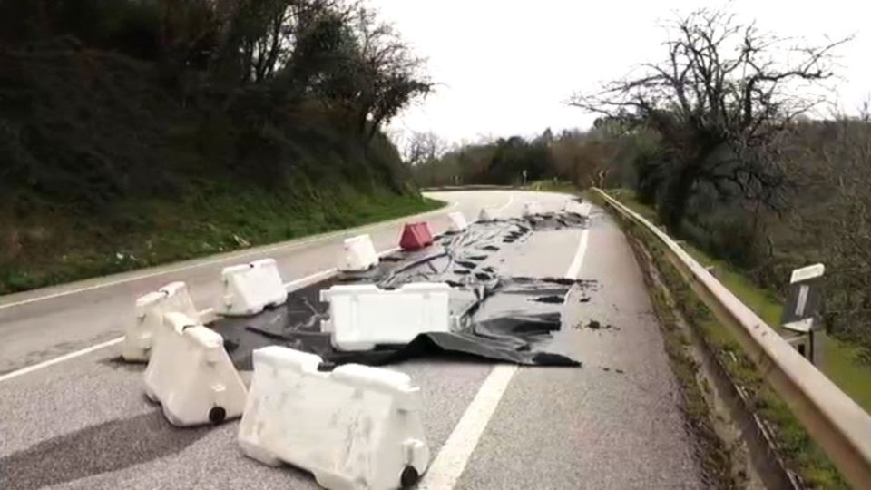 Os trabalhos de recupera��o da via est�o j� a ser delineados e exigem uma interven��o tecnicamente complexa...