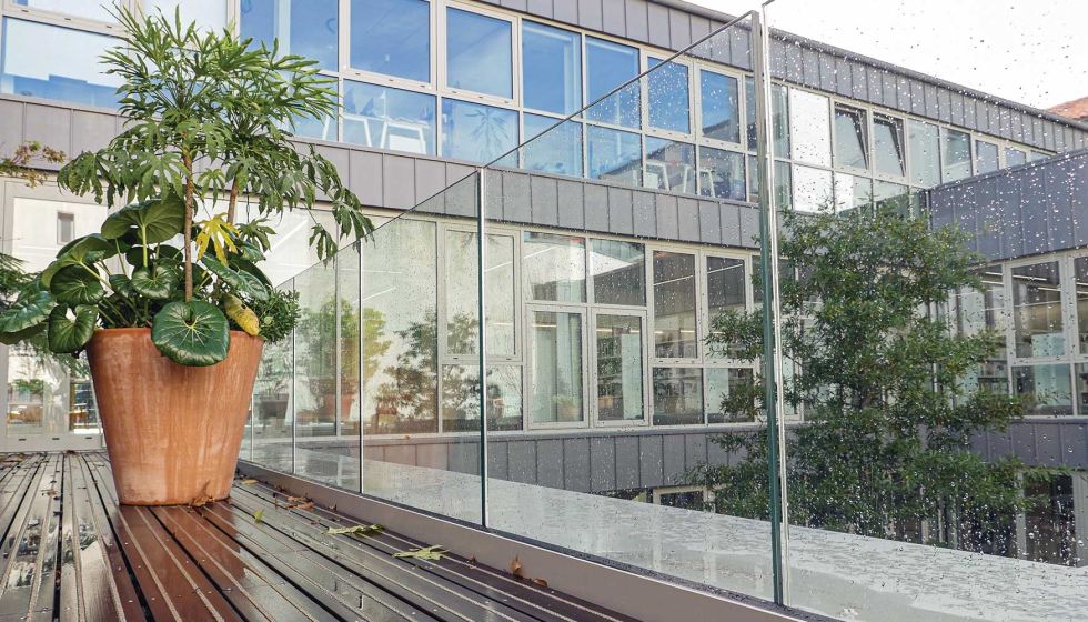 Comenza ha suministrado para este proyecto el sistema de barandillas de vidrio GlassFit SV-1401