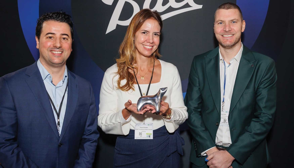 Israel Abad, director de Sostenibilidad Comercial en Alcoa; Paula Schreiber, directora de Compras en Unilever; y Predrag Ozmo...