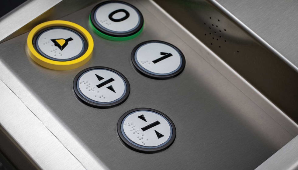 Botonera de cabina tipo pupitre con pulsadores de la serie B50, de tama�o XL y con prestaciones antivandalismo