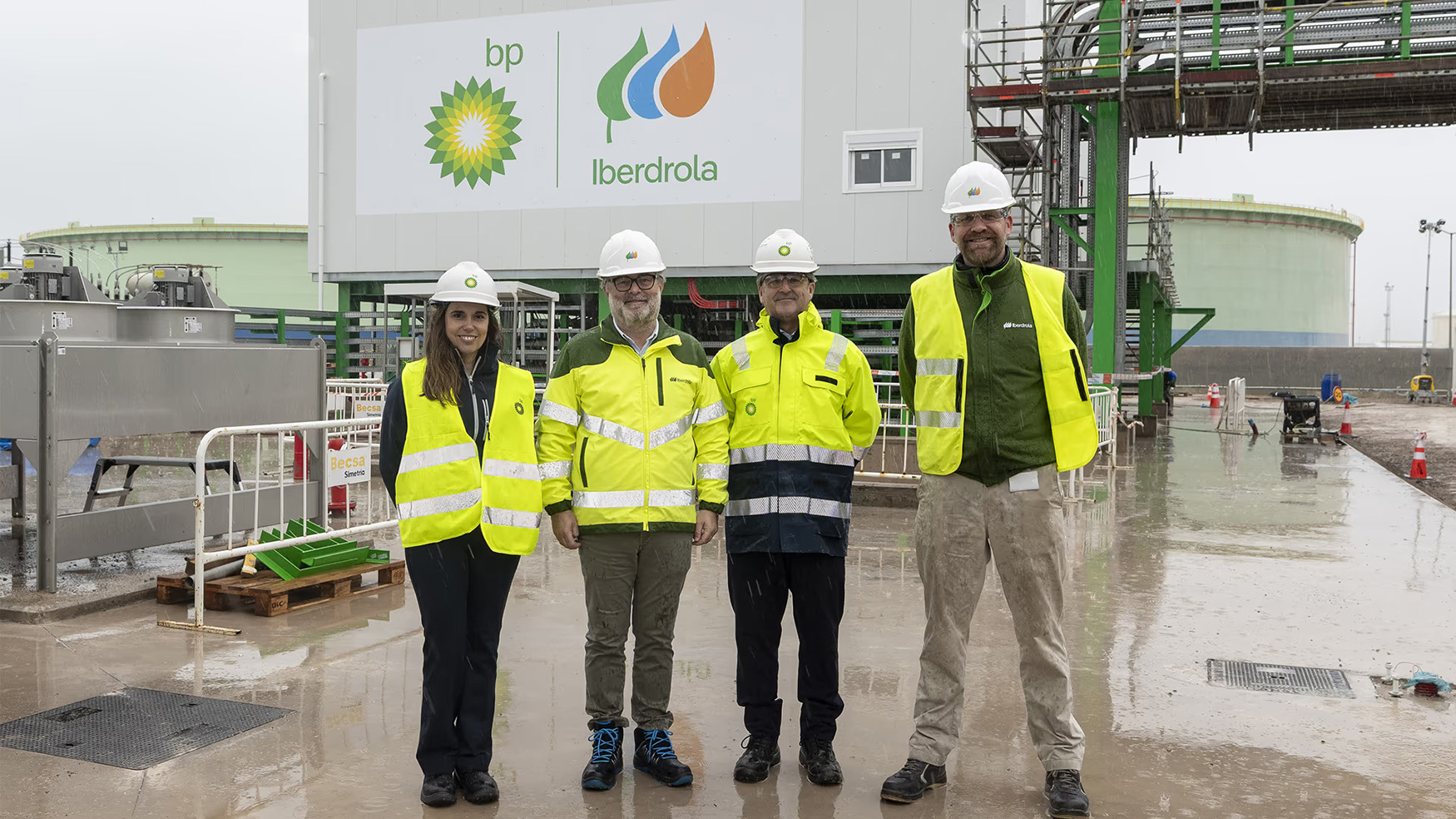 Carolina Mesa y Francisco Quintana de bp, y Julio Castro y �lvaro Cardiel de Iberdrola