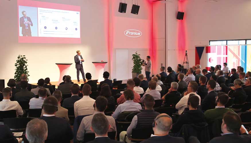 Las ponencias especializadas y las intervenciones de expertos de distintos sectores forman parte del programa de Joining Smart Technologies...