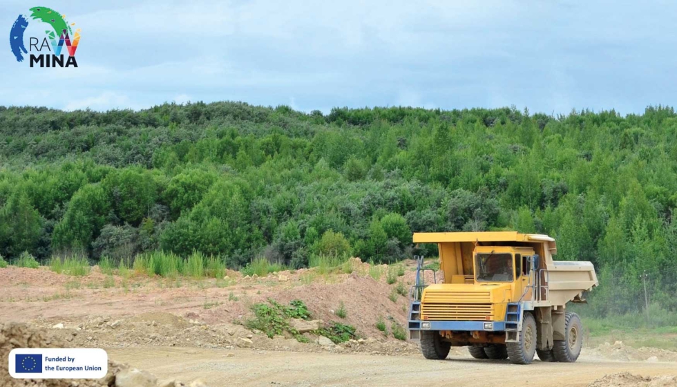 Maquinaria industrial en un yacimiento activo