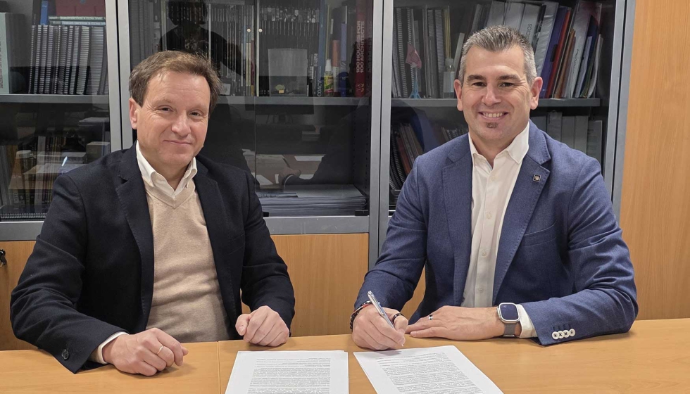 Carlos Carrami�ana, a la izquierda, de la Escuela de Arquitectura de la UA, y Arkaitz Aguirre, presidente de Aesso...