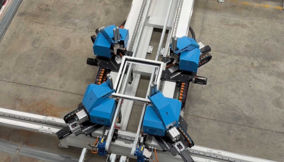 Detalle de la ensambladora de cuatro cabezales