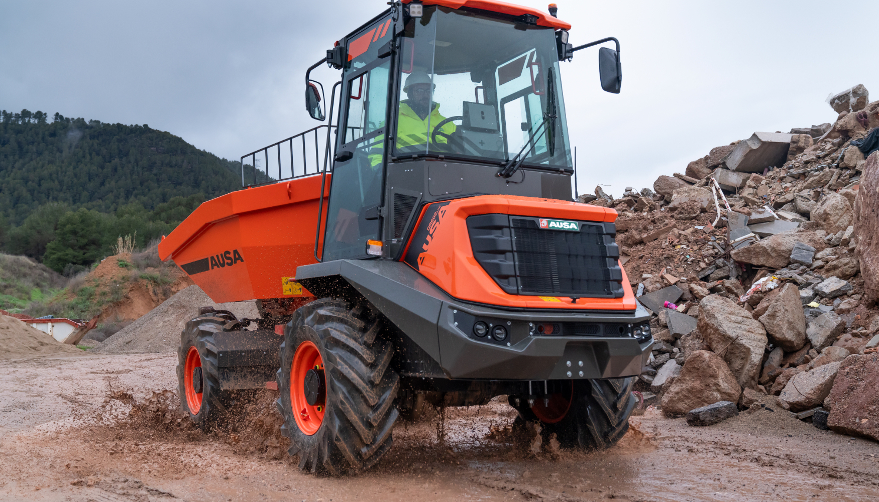 Nuevo dumper con posici�n de conducci�n reversible DR602AHG