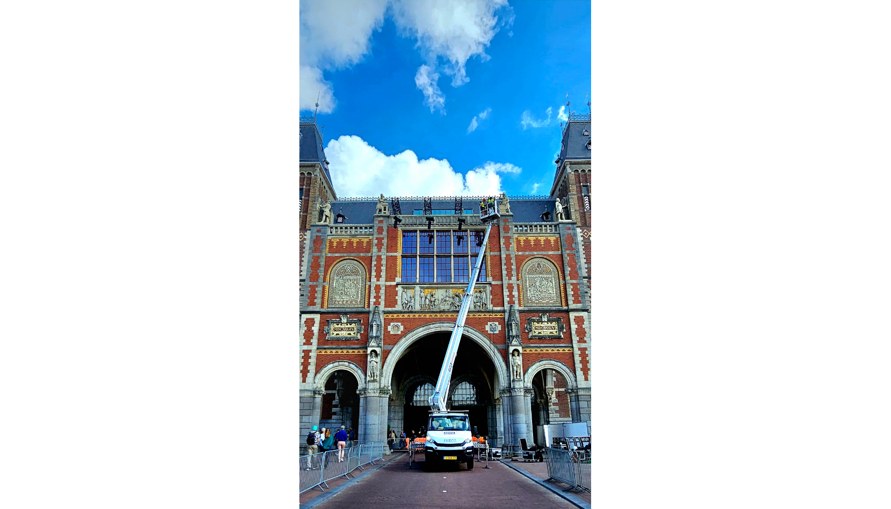 La MTE 270 EX es una plataforma telesc�pica de 27 metros de altura de trabajo