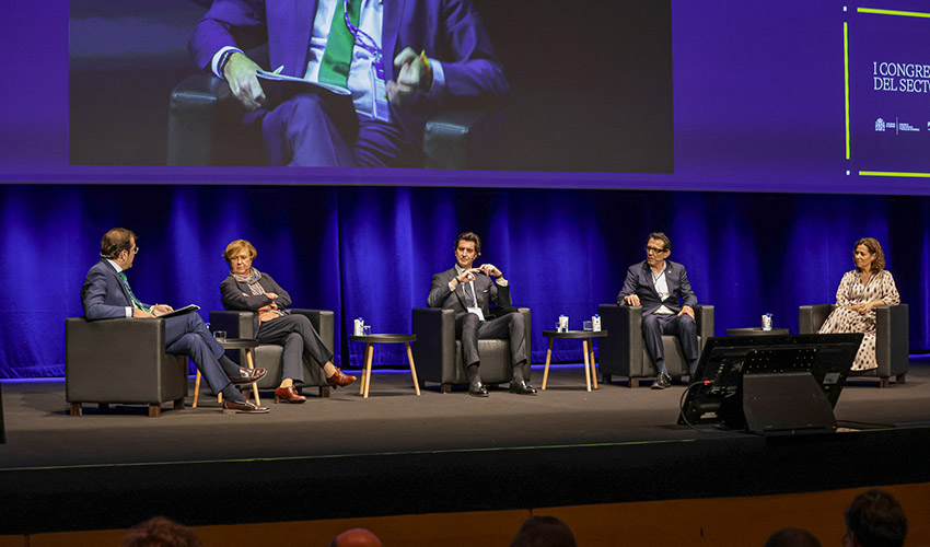 Representantes institucionales y expertos del �mbito mar�timo debatieron durante tres jornadas sobre los retos de competitividad del sistema...