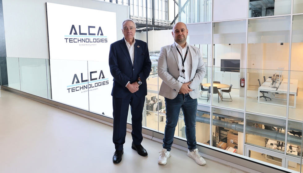 Pere Navarro, presidente ejecutivo del CZFB, junto a Alessio Carignola, CEO de Alca Tecnologies