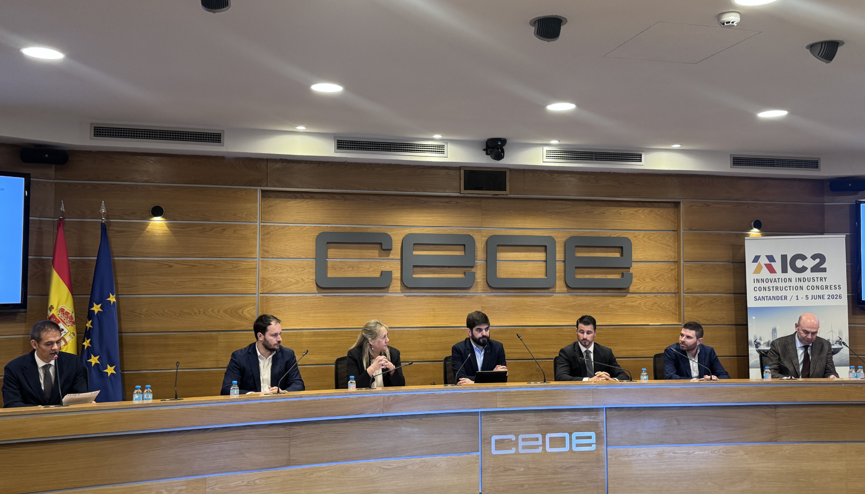 Mesa redonda 'Del laboratorio a la obra: casos de �xito de I+D aplicada a la construcci�n'...