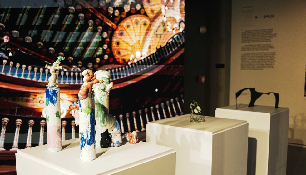 La exposici�n incorpora tambi�n obras de artistas emergentes de la ciudad que rinden homenaje al Palau de la M�sica Catalana...