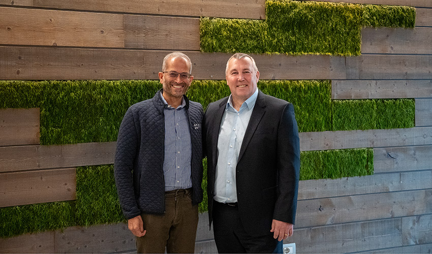 Krishna Rangasayee, fundador y CEO de SiMa.ai, y Sean Robinson, CEO de Stiga-S.p.A.