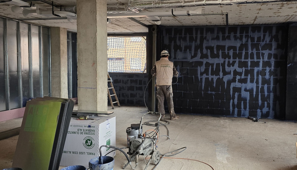 Aplicaci�n membrana l�quida para hermeticidad de la envolvente