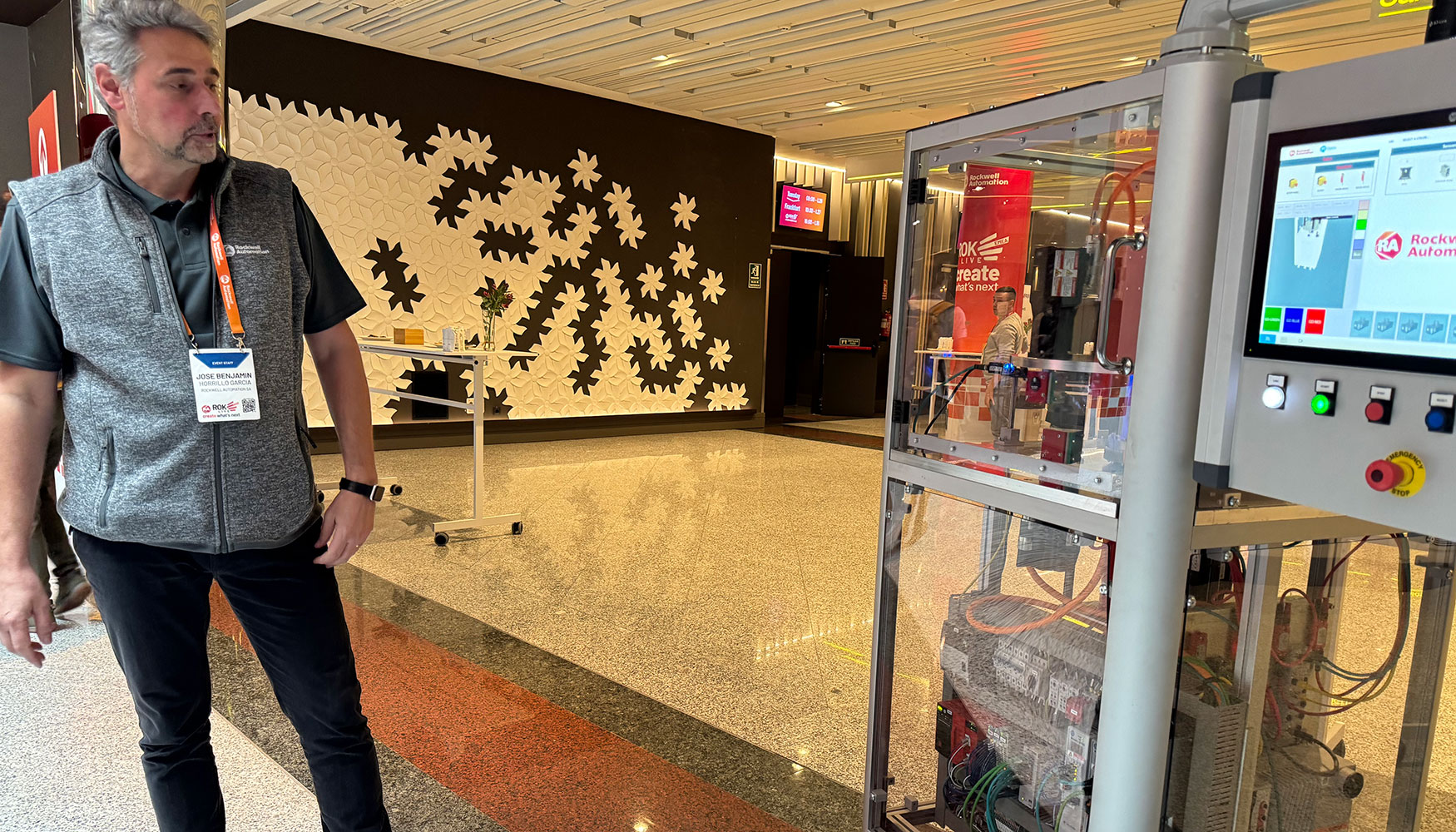 El evento incluye un �rea de demostraciones donde Rockwell Automation y varios de sus partners muestran en directo nuevas soluciones de...