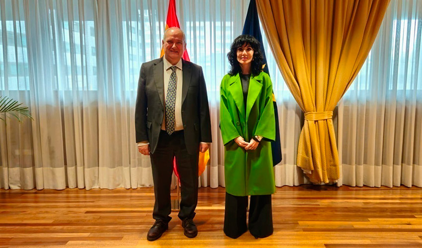 Jordi Hereu, ministro de Industria y Turismo; y Almudena L�pez del Pozo, consejera delegada de PYMAR