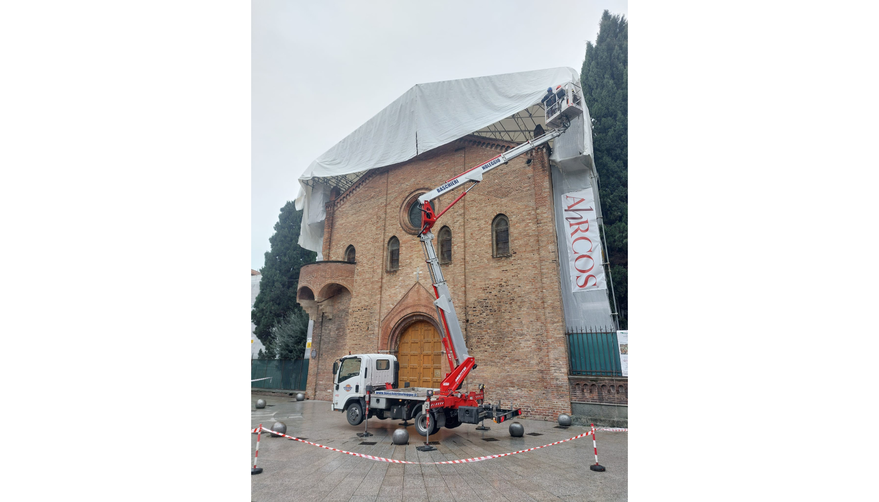 Trabajos con la plataforma Multitel MX 210 en el Complejo de Santo Stefano