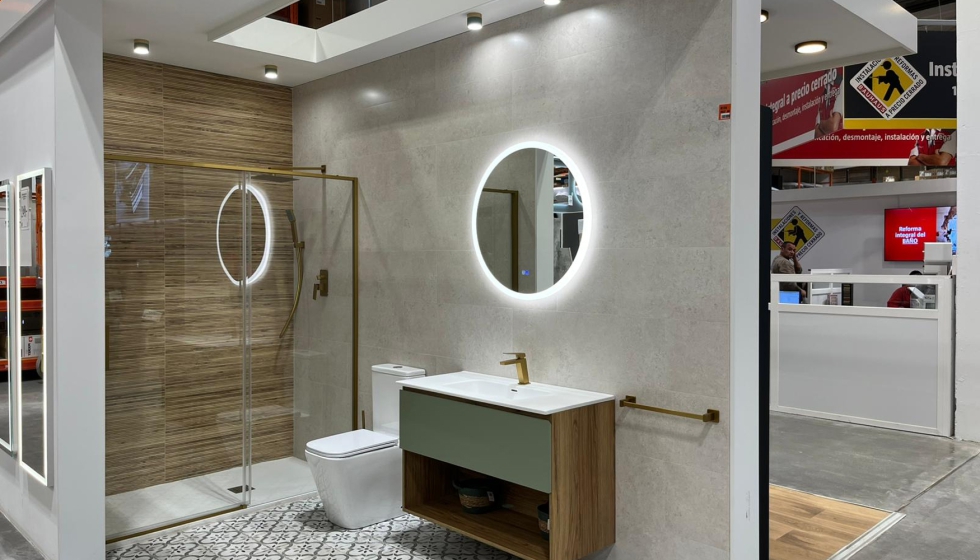 Zona de exposici�n de ba�os renovada en el centro Bauhaus de Plenilunio