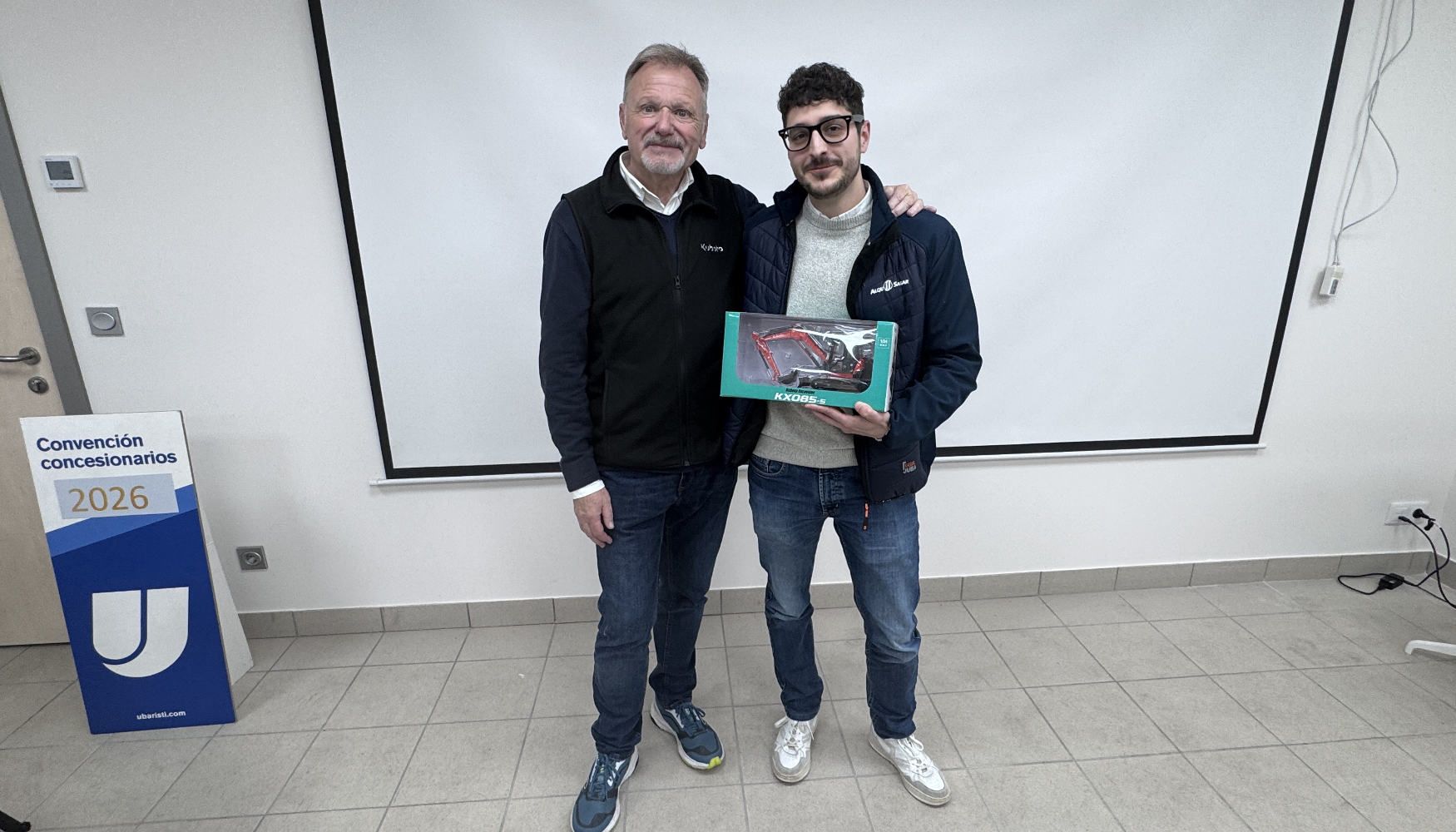 Pedro Urquiza, junto a Jos� Crist�bal Chimeno (Alquisagar), ganador del primer Quiz