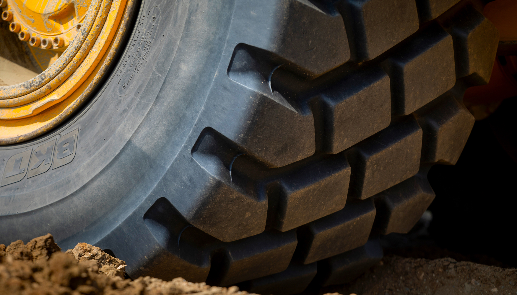 Los neumaticos BKT volver�n a estar presentes en Smopyc en el stand de S. Jos� Pneus, distribuidor de neum�ticos BKT para Espa�a y Portugal...