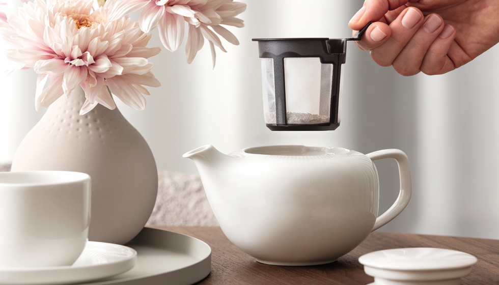 La serie incorpora tambi�n un juego de t� y caf� que incluye cafetera con colador, jarrita de leche y azucarero con tapa...