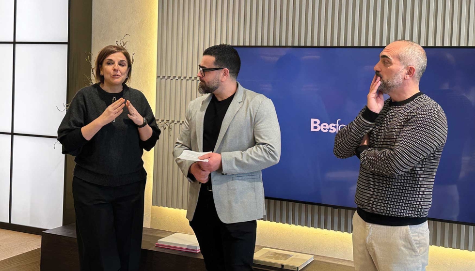 Maribel Caballero e Ismael Barajas de C�rculoCuadrado con Manu Acedo de Besform (centro) durante la inauguraci�n de este espacio profesional situado...