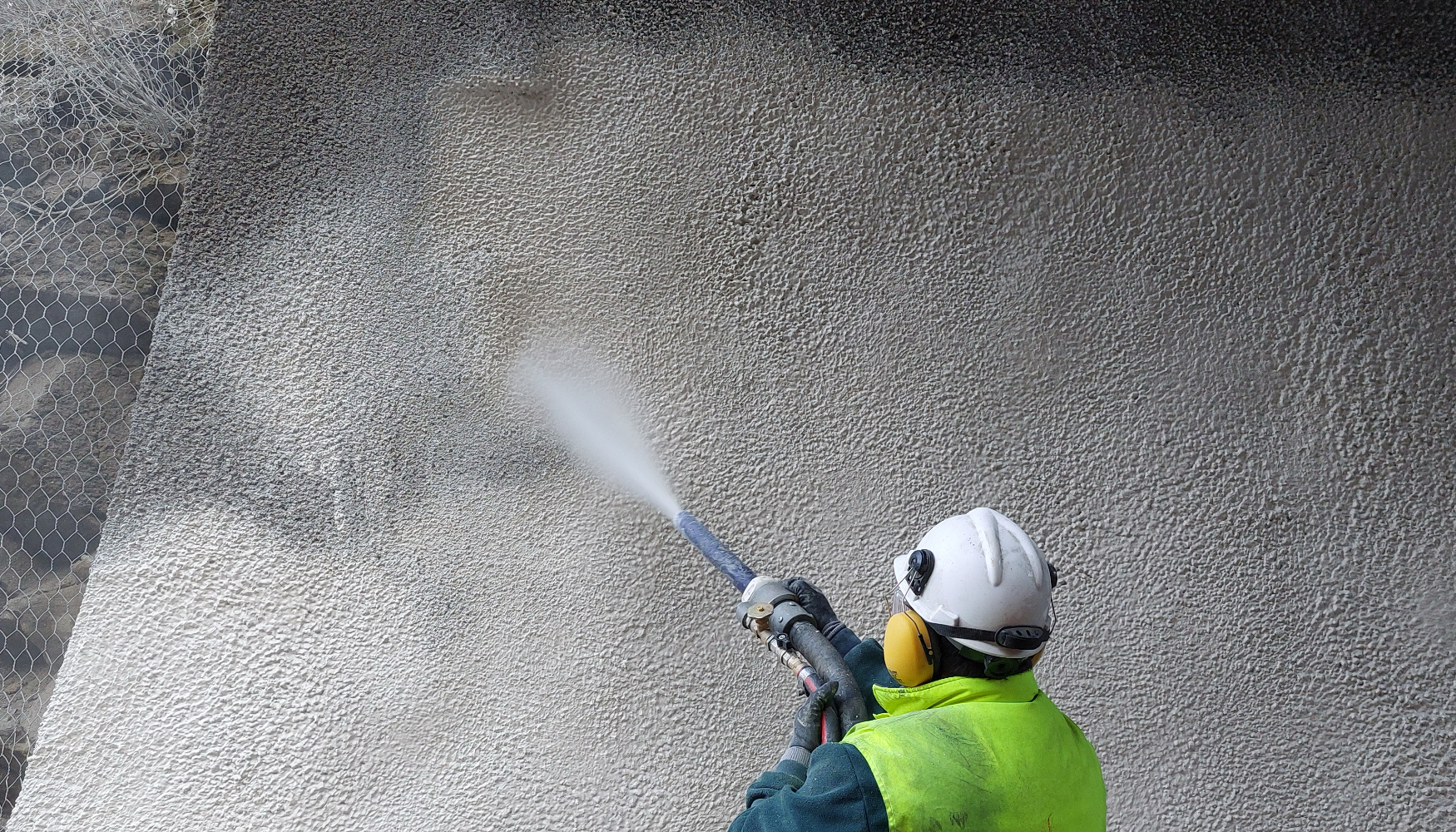 Este innovador sistema integra hormig�n proyectado, una membrana impermeable proyectable y un mortero estructural de alta adherencia...