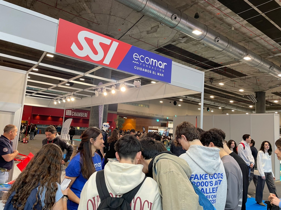 Estudiantes conociendo los proyectos de conservaci�n marina de Ecomar y aprendiendo sobre sostenibilidad en el mar