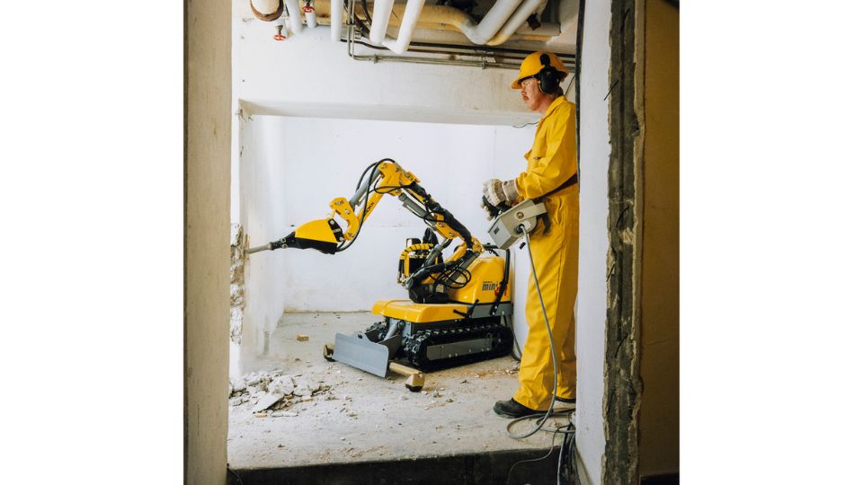 Primeiros modelos dos rob�s Brokk na demoli��o t�cnica