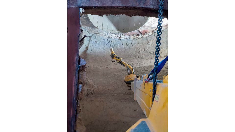 Brokk Descaler atualmente em opera��o em refrat�rios