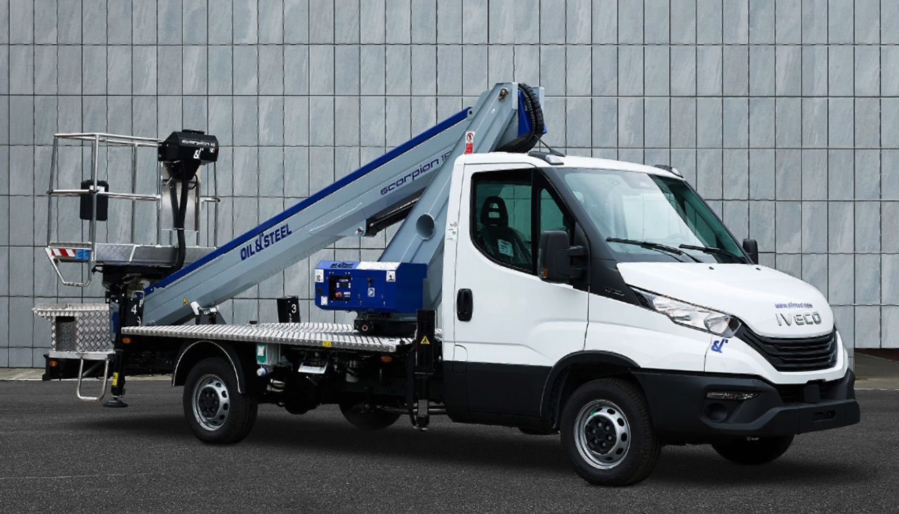 Plataforma sobre cami�n Oil&Steel