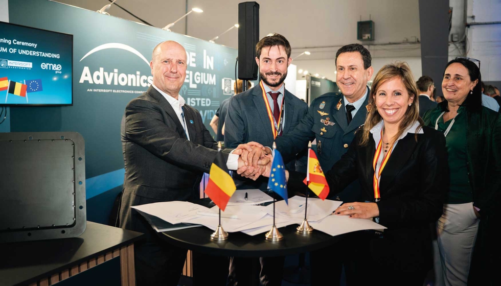 Representantes de EM&E Group, Indra Group e Intersoft durante la firma del acuerdo en BEDEX, celebrada en Bruselas a mediados de marzo...